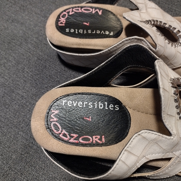 MODZORI reversibles Lirah Flip Sandal - Picture 9 of 9